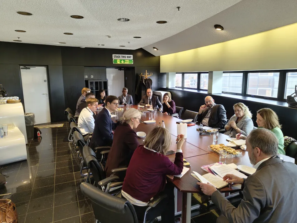 round table for public service reform